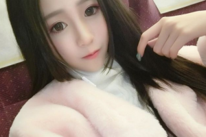 MIT本土高中妹刚满18岁！神颜值一笑超倾城「发育成熟又饱满」网恋爱：我来呵护妳