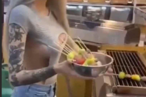 台湾烧烤店豪 老板娘下海兼职大玩拉拉女同 因纹身太显眼被网民认出