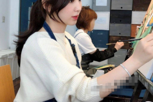 刚结婚的夫妻俩 蜜月旅行期间自拍  颜值超顶