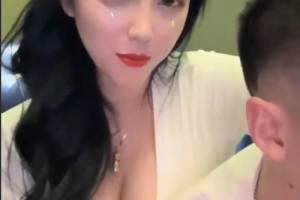 抖音 68 万粉女网红沦为大哥工具 被同城榜一大哥嬳到 KTV 唱歌包厢直接！【38 分钟完整版】