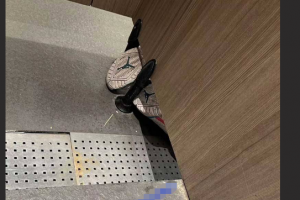 浙江杭州 怡丰城 变态眼镜男 女厕TP被抓现行！【附 3 分 20 秒厕拍视频】