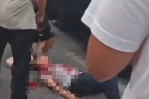 长沙一男子砍伤滴滴司机后 逃到附近楼房楼顶扬言要跳楼