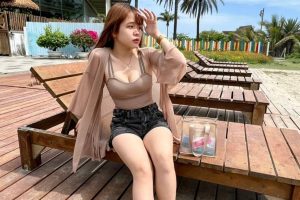 南苑大学 旅游学院 爱吃鸡的小 林美艳