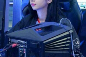 LOL 华裔电竞极品反差女神 笑容甜美可人 与老外网友