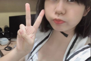 苏州碧波中学毕业『吴琪琪』自拍视频