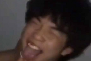 中国有嘻哈 地下八英里组合铿锵 4 人行！拍摄小视频炫耀 3 人首尾相连 还高喊厂牌口号 8mile ganggang