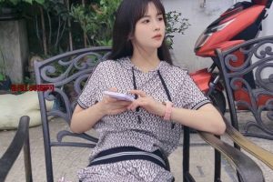 武汉05年 身高168 武汉传媒校花~~