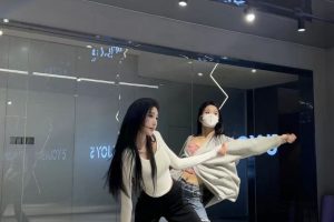 上师大99年校花 皮肤巨白