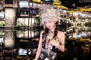 湖南省湘西凤凰古城 少数民主网红 吴倩如  04年 身高168