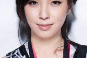 台湾艺人 “第 8 号当铺” 女主『吴天心』『青青』成名后被爆出学生时期