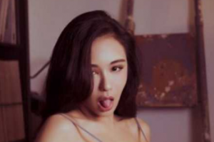 台湾 网红 万姐 性感御姐系_九头身比列身材