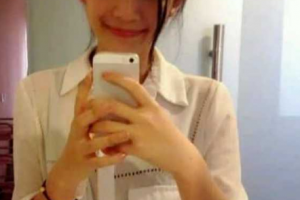 男子玩王者荣耀 实习的学生妹 少女被骗来家玩