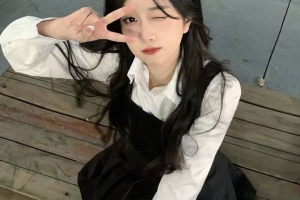 年龄: 04 年网红 莉娜    身高: 168