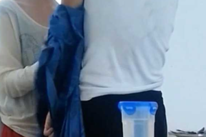 高中生情侣趁着放学教室没人在教室里偷尝