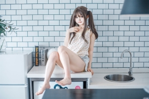 神沢永莉 黄色吊带睡衣兔兔