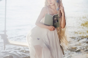 是三不是世w 湖边白裙