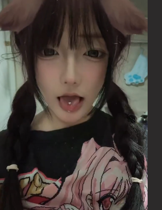 双马尾巨大学生 各种福利视频合集 酷爱COS喜欢各种制服的极品嫩妹 反差感拉满！