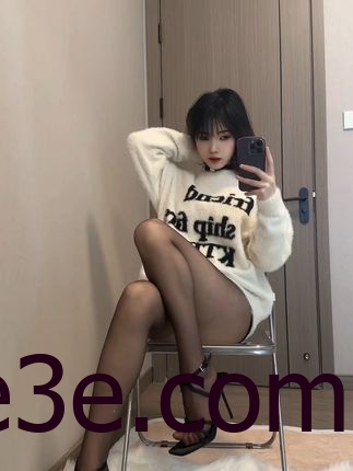 抖音网红琳铛铛微密圈作品资源粉色短裙穿搭，引发时尚热潮