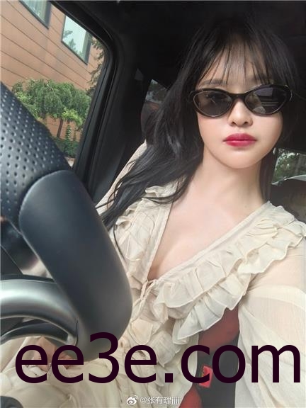 张鑫babyVIP资源微密圈三套图合集限量分享，性感撩人的独家写真赏析