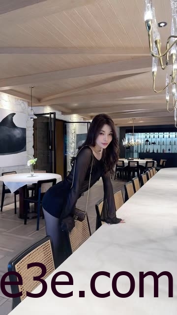 宅男女神徐莉芝Booty紧身牛仔裤写真展示曼妙身姿，徐莉芝Booty紧身牛仔裤写真