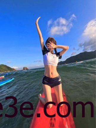 乔富贵微密圈作品资源性感白色连衣裙惊艳，亮相颜值备受赞美