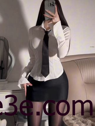 妮温柔的黑长直发型御姐风格的完美搭配，微密圈推荐她的发型与穿搭