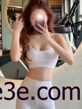 抖音美酱Nami微密圈嘉宾作品资源，从深红色绸缎长裙到都市街头穿搭