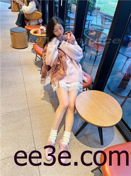 牛奶里的果汁微密圈套图资源，展现颜值与美足共舞