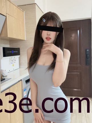 乔妹想养鱼微密圈作品展示，穿着土家族服饰与自然和谐共生