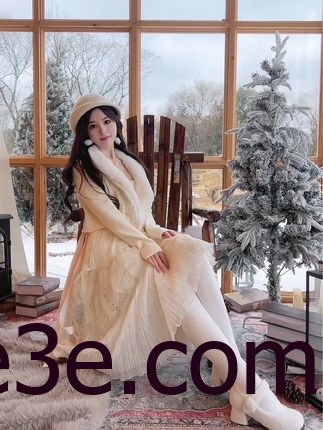 抖音小萌子微密圈作品绝美泳装穿搭，游泳视频引爆网络