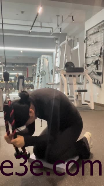 詹詹(詹妮)微密圈#嘉宾专享帖#09月17日红色丁字裤作品打包性感尽显，经典红色丁字裤作品全收录