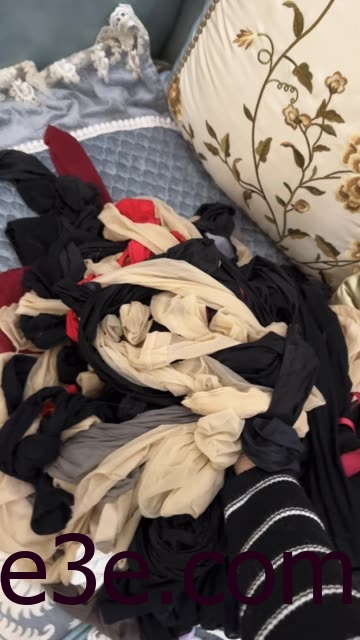 张贺玉闺蜜微密圈作品资源，性感穿搭凸显坚韧风格