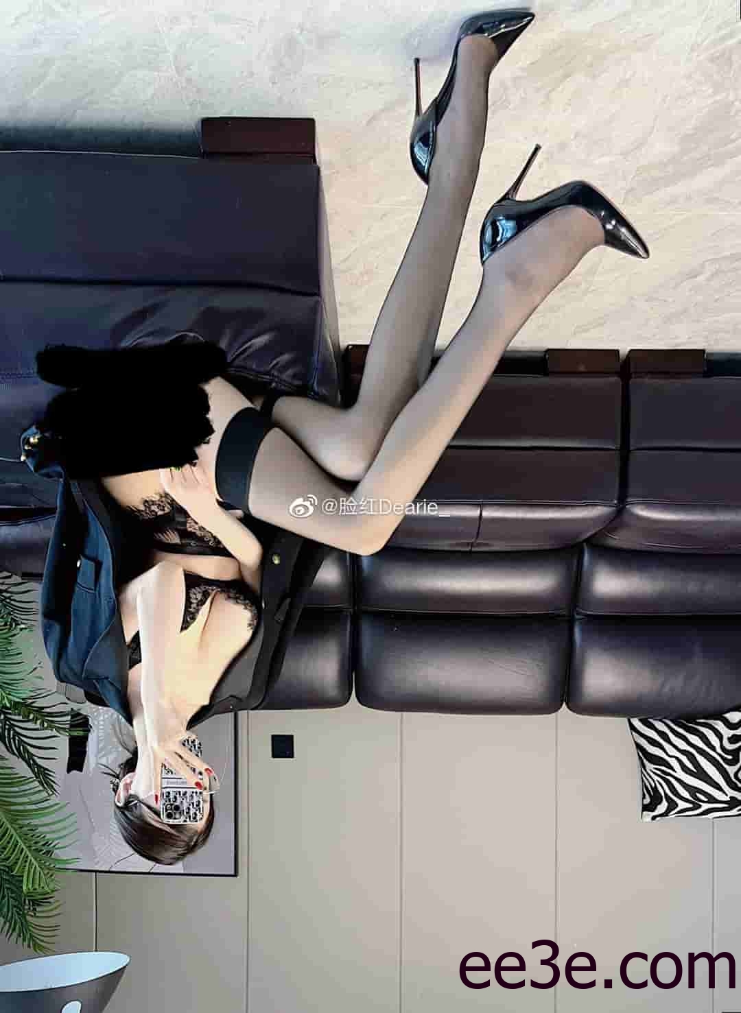 健身博主脸红Dearie微密圈高铁之旅作品，火车卧铺和路虎风采出名