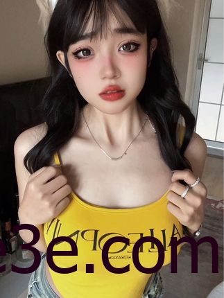 闰节很赞微密圈作品资源展现生机盎然的绿色与红黄花朵