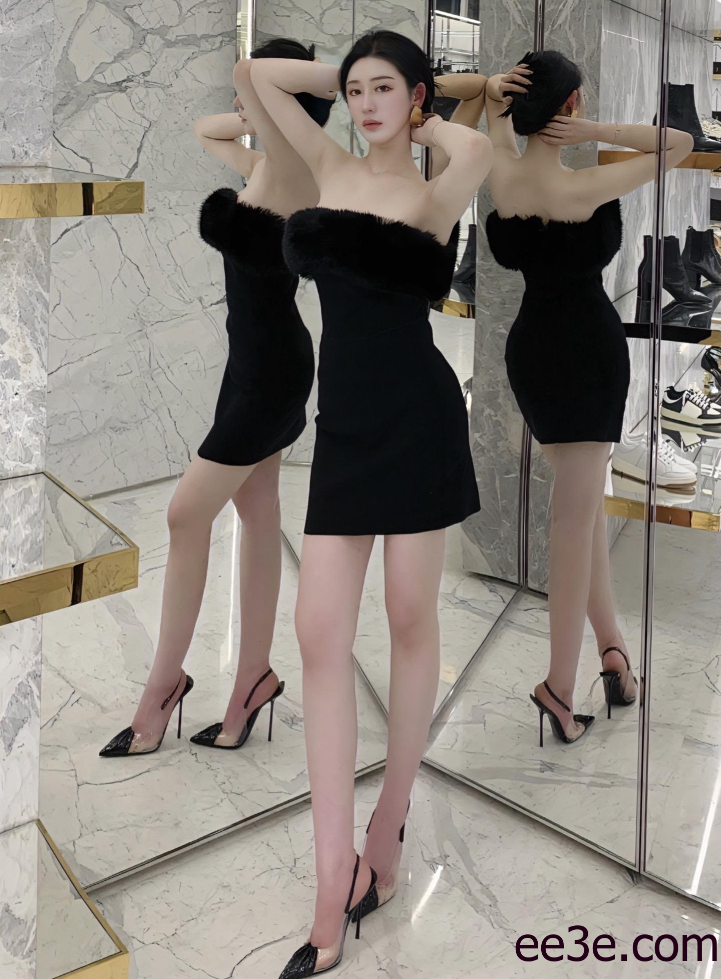 不爱笑的赛琳微博红人，她的独家写真与黑丝造型