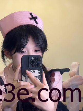 抖音美女晴天小猪本猪微密圈作品，时尚穿搭与文案完美结合