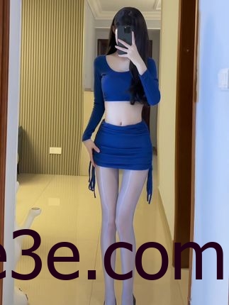 猫梨梨cc微密圈嘉宾付费资源，白色亚麻衫碎花长裙穿出小而美的生活品味