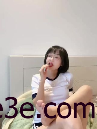 王胜利微密圈圈子的小生活，JK裙穿搭引爆抖音时尚圈，少女气息满满