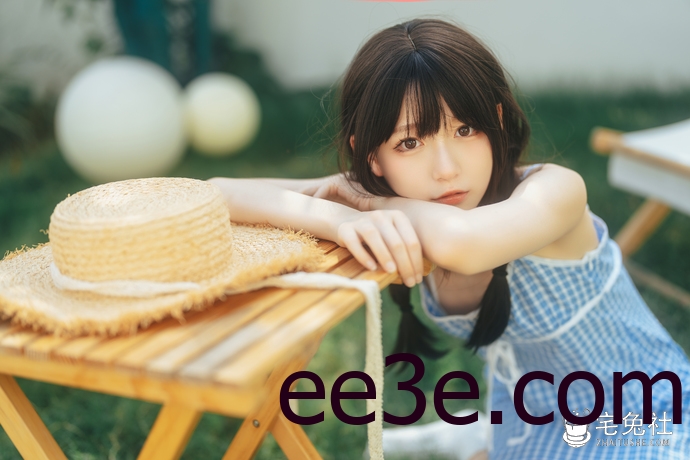 迷之呆梨图片全图中的夏末cos，萌与性感完美碰撞！