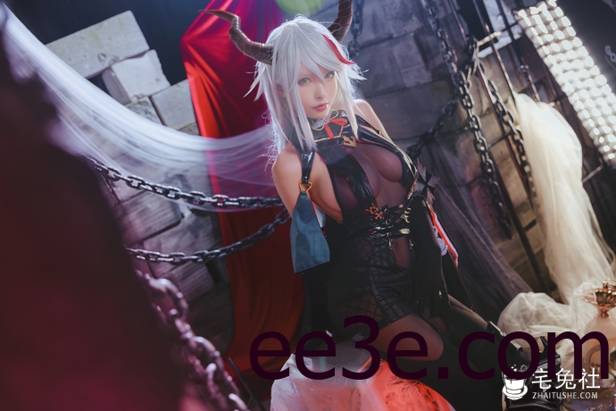 清水由乃cos埃吉尔惊艳亮相！性感女王霸气登场，粉丝疯狂打call！