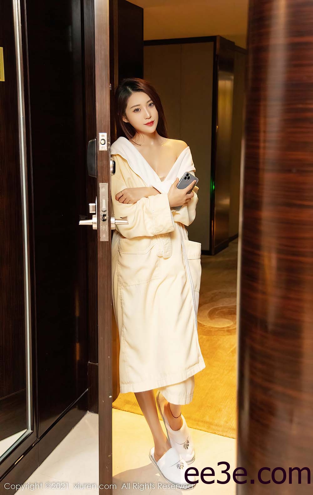 [Xiuren秀人网] NO.4380 保鲜膜捆绑身体 汐汐baby