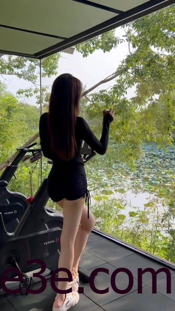 秀人网女神徐莉芝Booty性感淡白色带图案连衣裙写真，徐莉芝Booty淡白色连衣裙写真欣赏