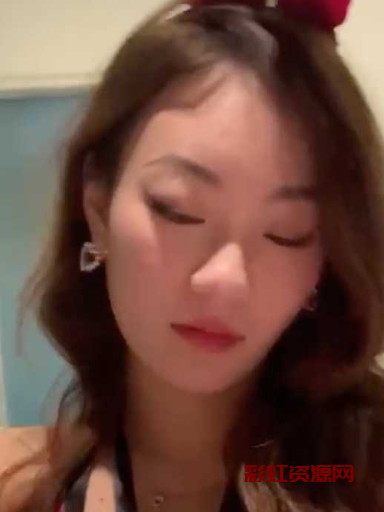 年轻情侣真会玩 高颜值黑丝 兔女郎