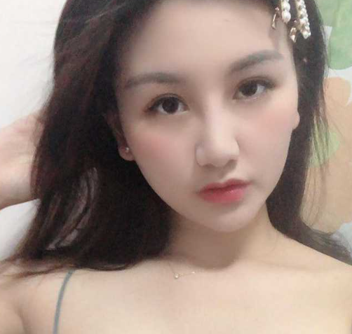 高颜值成熟诱人的小嫂子离婚了 聊了几天开始