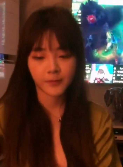 河南郑州大学 03 年清纯大二学妹 张彤潇