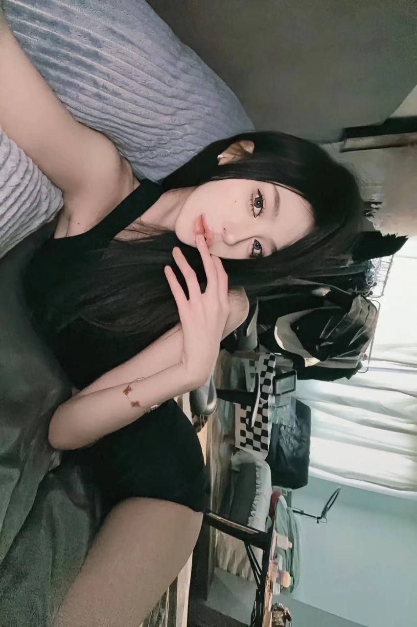 上海   颜回 #黄浦  真实在校学生 178身高极品03年九头身小美女