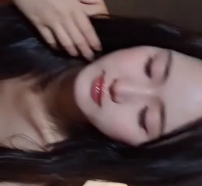 上海极品反差1服装模特 刘刘 男友竟是