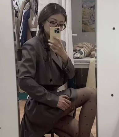 广州职业学院反差眼镜妹 赵慧 酒店被男友