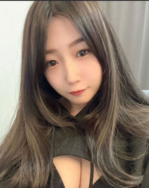 台湾高人气萝莉网红 私拍流出 萝莉颜值御姐身材