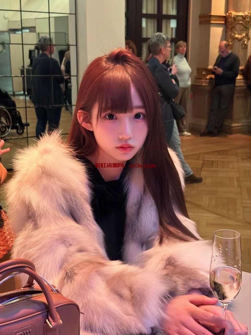 长沙❤️人，极品纯欲  Age:04 身高:170 真?E，A4小蛮腰， 皮肤雪白，纯天然无整， 温柔体贴，气质大方